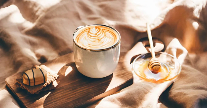 Thêm mật ong vào cà phê cần lưu ý gì