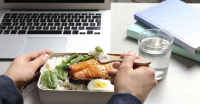 Giảm cân công sở – 7 bí quyết “vàng” khi ngồi làm việc