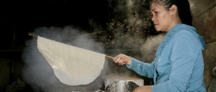 Bánh tráng Túy Loan đỏ lửa ngày đêm vào vụ Tết