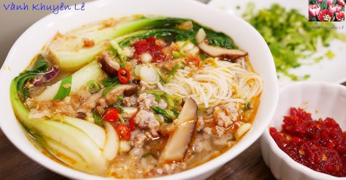 Bún gạo cà chua thịt bò thơm ấm ngày lạnh
