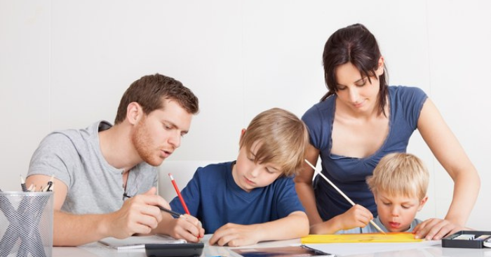 Cha mẹ cho con học thêm vì điểm số: Cái giá đắt phải trả