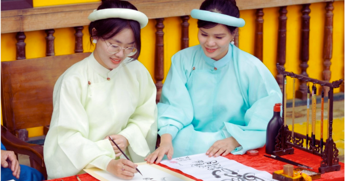 Nghệ thuật thư pháp và bước tiến mới của cô sinh viên ngoại ngữ