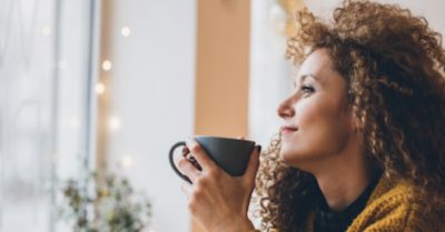 Uống cà phê ngay khi thức dậy vào buổi sáng rất có hại cho sức khỏe