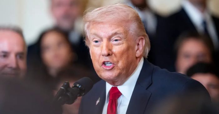 Tổng thống Trump phát biểu tại Nhà Trắng, kêu gọi quân đội Iran hạ vũ khí và khuyến khích các nhà ngoại giao xin tị nạn để cùng tái thiết lại đất nước.