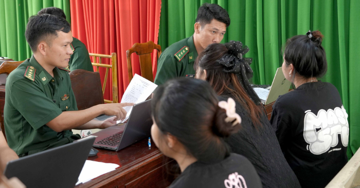 Việc nhẹ lương cao: Tiếp nhận 344 người Việt từ Campuchia về nước