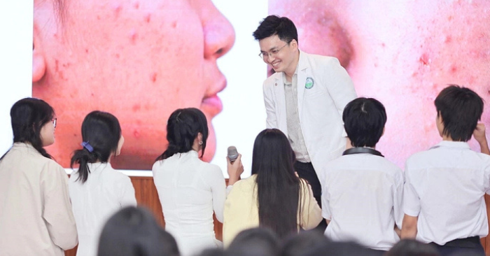 nặn mụn tuổi dậy thì