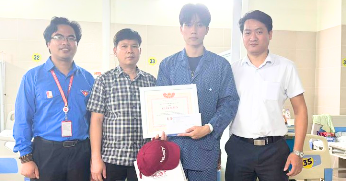 Sinh viên Bách khoa: Sinh viên Bách khoa nhận bằng khen sau hành động dũng cảm cứu người
