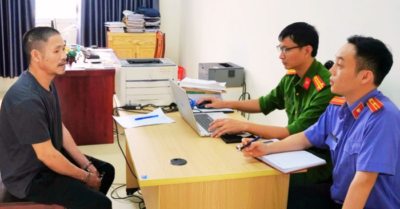 Khởi tố Phan Văn Thời dùng búa tấn công cảnh sát giao thông tại Nghệ An