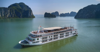 Du lịch 30/4: vé máy bay tăng giá, nhiều tour sớm kín chỗ