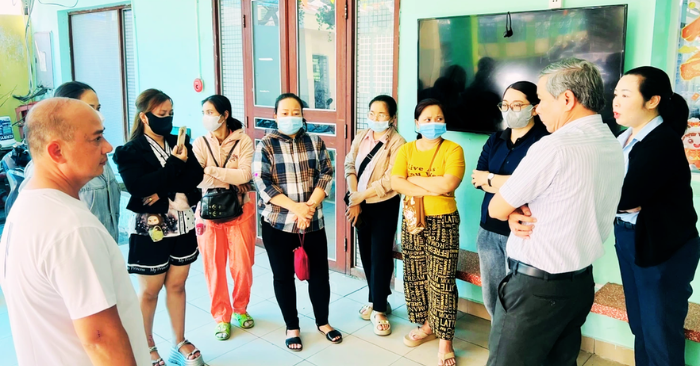 Suất ăn học đường: Hiểm họa từ việc kiểm tra bằng mắt thường