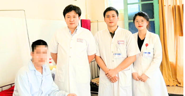 Bác sĩ tại Huế gắp thành công dị vật từ đường tiêu hóa bệnh nhân
