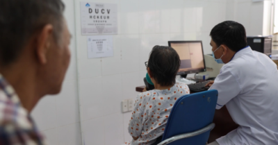 Việt Nam đối mặt thách thức già hóa: Nghịch lý sống thọ nhưng bệnh tật bủa vây