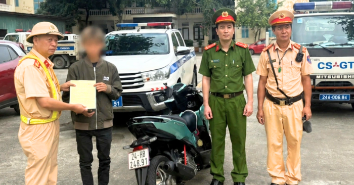 Xử phạt xe máy độ pô và không có bằng lái ở Lào Cai