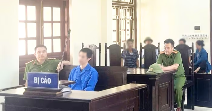 Cố ý gây thương tích: Con trai lĩnh án tù vì tranh giành sổ đỏ của cha