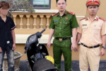 Lào Cai: Chú để cháu 1 tuổi cầm lái xe máy rồi quay phim