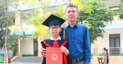 Hành động cứu người đuối nước của hai cha con trên sông Hồng