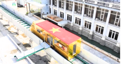 Tàu điện dát vàng chạy thử nghiệm tại Hà Nội