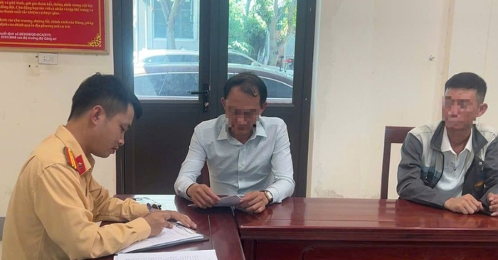 Nghệ An: Phạt gần 10 triệu đồng tài xế quay đầu xe né chốt do ô tô hết hạn đăng kiểm