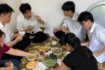 Người phụ nữ Hà Nội mở cửa đón hàng chục sĩ tử ăn nghỉ miễn phí mùa thi 2026