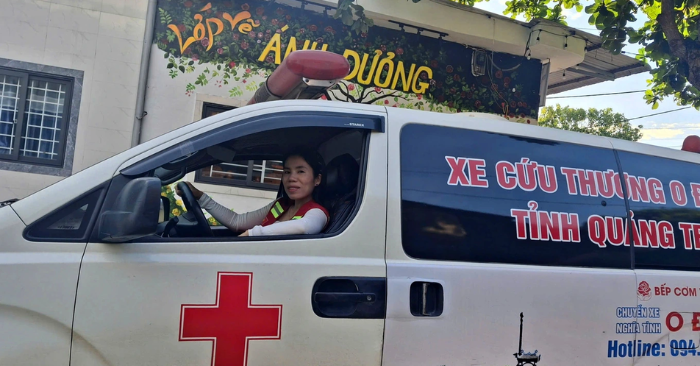 Nữ tài xế và hành trình nhân ái trên những chuyến xe cứu thương miễn phí tại Quảng Trị