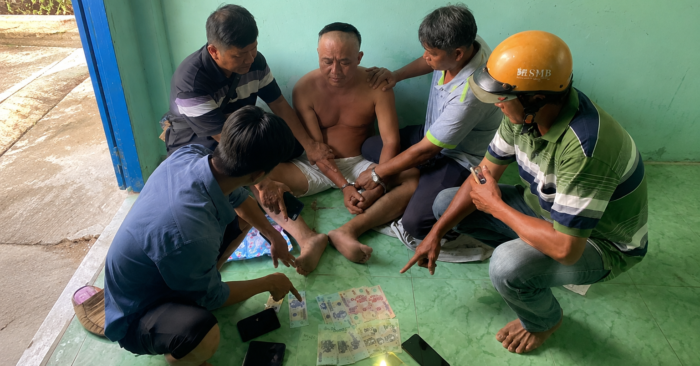 Dương Công Nhạc bị lực lượng chức năng bắt giữ trong quá trình điều tra vụ việc liên quan đến xây dựng sai phép, thu hút sự quan tâm dư luận.