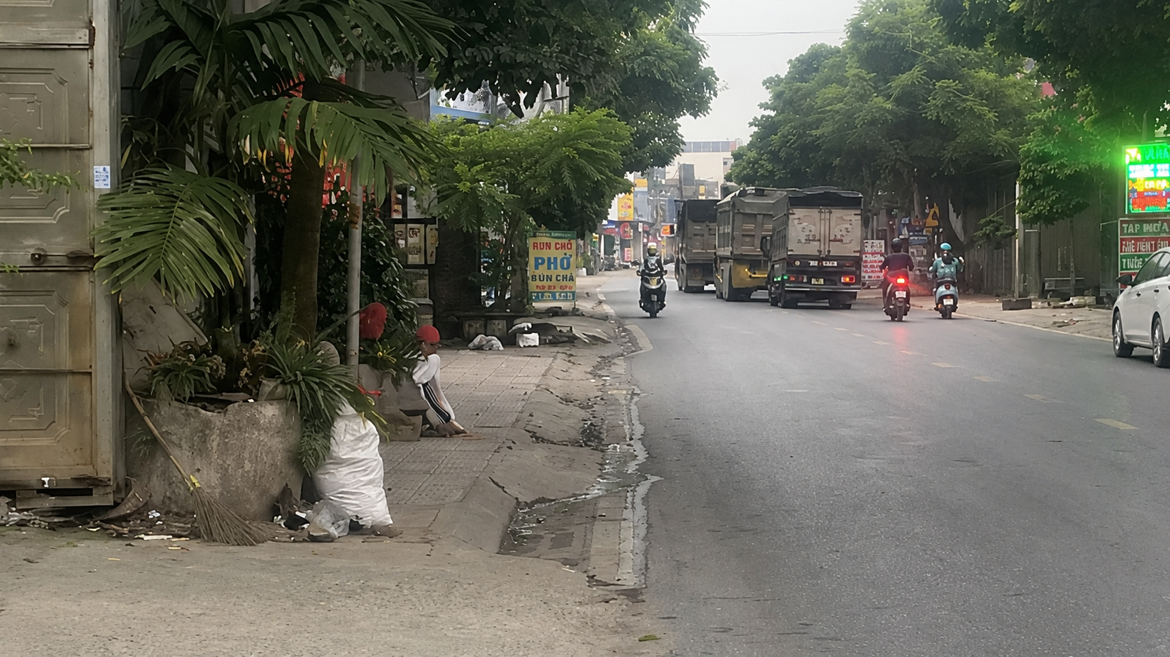 Nữ công nhân môi trường ở Thái Nguyên bị ô tô đâm tử vong trong đêm, vụ tai nạn đang được điều tra, làm rõ.