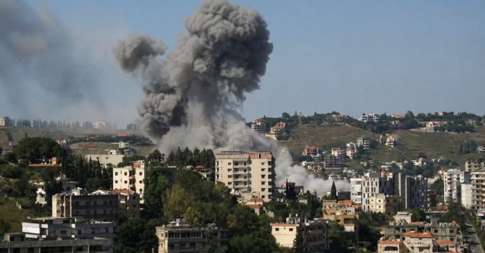 Israel không kích tại Lebanon giữa lúc Mỹ và Iran tìm kiếm giải pháp ngoại giao, làm gia tăng lo ngại cho tiến trình hòa đàm.