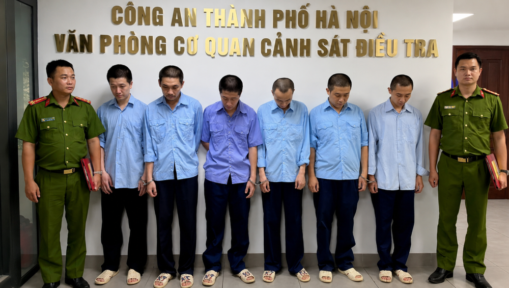 Triệt phá đường dây buôn lậu 8.000 cây vàng vào Việt Nam, khởi tố 7 đối tượng, hé lộ thủ đoạn ngụy trang vàng trong thiết bị điện tử.