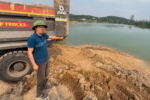 Bùn thải tại Quảng Ninh: Khởi tố giám đốc công ty đổ trộm bùn xuống hồ nước