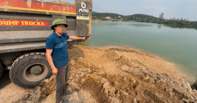 Bùn thải tại Quảng Ninh: Khởi tố giám đốc công ty đổ trộm bùn xuống hồ nước
