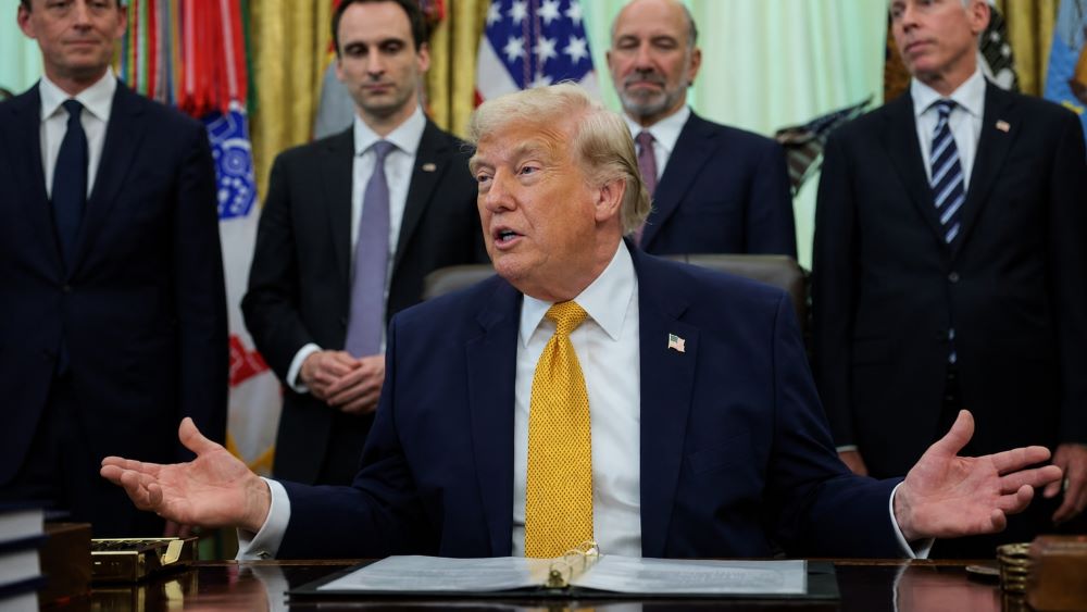 Tổng thống Trump cảnh báo Iran sẽ đối mặt hậu quả nghiêm trọng nếu không tuân thủ thỏa thuận, làm gia tăng căng thẳng giữa hai nước.