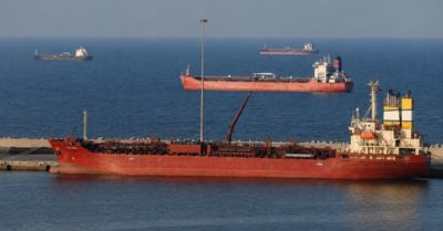 Eo biển Hormuz: Iran và Oman xem xét thu phí dịch vụ hàng hải