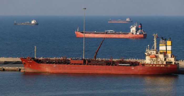 Iran và Oman nghiên cứu phương án thu phí dịch vụ tại eo biển Hormuz, tuyến hàng hải chiến lược vận chuyển dầu mỏ toàn cầu.