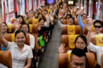 Tàu Bạch Mai PL1 chở hơn 500 y bác sĩ từ Hà Nội đến Ninh Bình