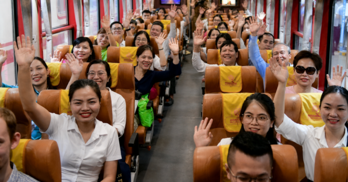 Hơn 500 y bác sĩ đến Bệnh viện Bạch Mai cơ sở 2 tại Ninh Bình trên chuyến tàu đầu tiên, đánh dấu hoạt động vận hành chính thức.