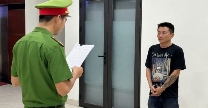 Công an bắt tạm giam Phan Minh Trí sau vụ say rượu lái ô tô tông quán nhậu và có hành vi thách thức lực lượng chức năng.