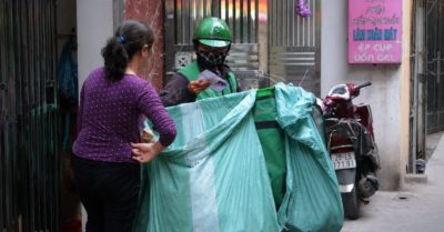 Giả shipper, đọc đúng tên hàng để lừa tiền trong tài khoản ngân hàng