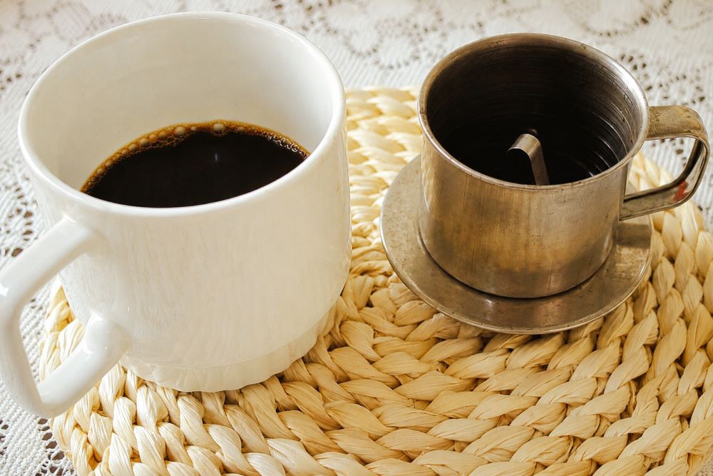 Uống cà phê ảnh hưởng sinh lý nam thế nào? Tìm hiểu tác động của caffeine đến sức khỏe sinh lý và những lưu ý khi sử dụng.