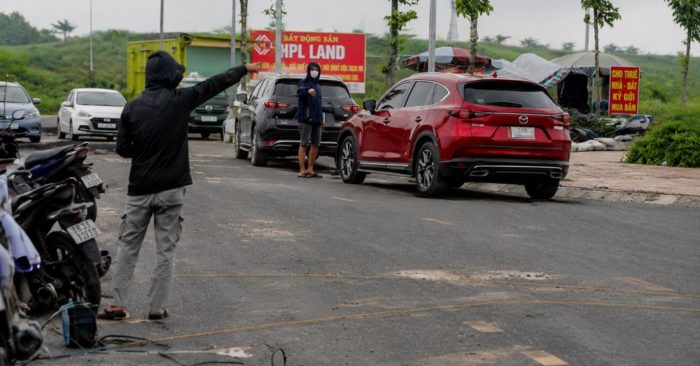Khu đất từng gây sốt với phiên đấu giá xuyên đêm ở Hà Nội nay vắng vẻ, giao dịch trầm lắng sau thời gian thị trường hạ nhiệt.