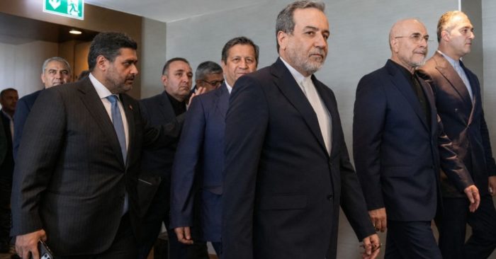 Mỹ và Iran chuẩn bị họp khẩn nếu Tehran đáp ứng điều kiện thực thi thỏa thuận, mở ra triển vọng nối lại đối thoại.