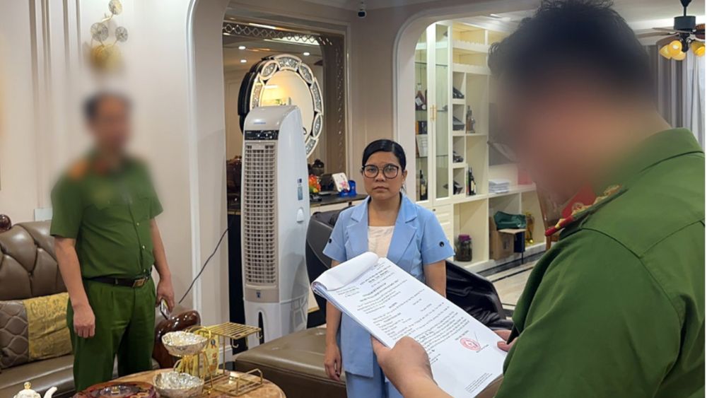 Chân dung nữ tổng giám đốc Nguyễn Thị Khuyên bị khởi tố trong vụ án khiến 17.427 người mất gần 1.380 tỷ đồng.