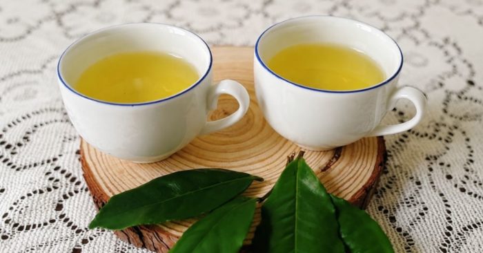 Uống 2-4 tách trà không đường mỗi ngày có thể hỗ trợ bảo vệ tim mạch. Tìm hiểu lợi ích và lưu ý khi sử dụng trà.