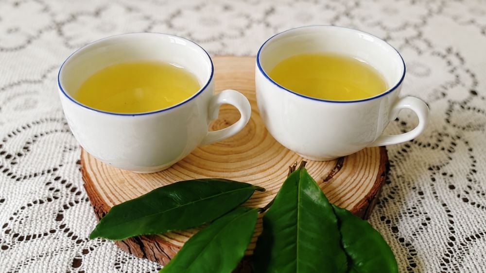Uống 2-4 tách trà không đường mỗi ngày có thể hỗ trợ bảo vệ tim mạch. Tìm hiểu lợi ích và lưu ý khi sử dụng trà.