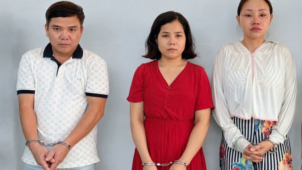 Truyền trắng da gây tử vong cho khách, 3 người bị bắt. Diễn biến vụ việc và thông tin điều tra mới nhất. 2. Tiêu đề: