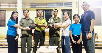 Hai người dân Đồng Nai giao nộp tê tê Java và chim diều hoa quý hiếm