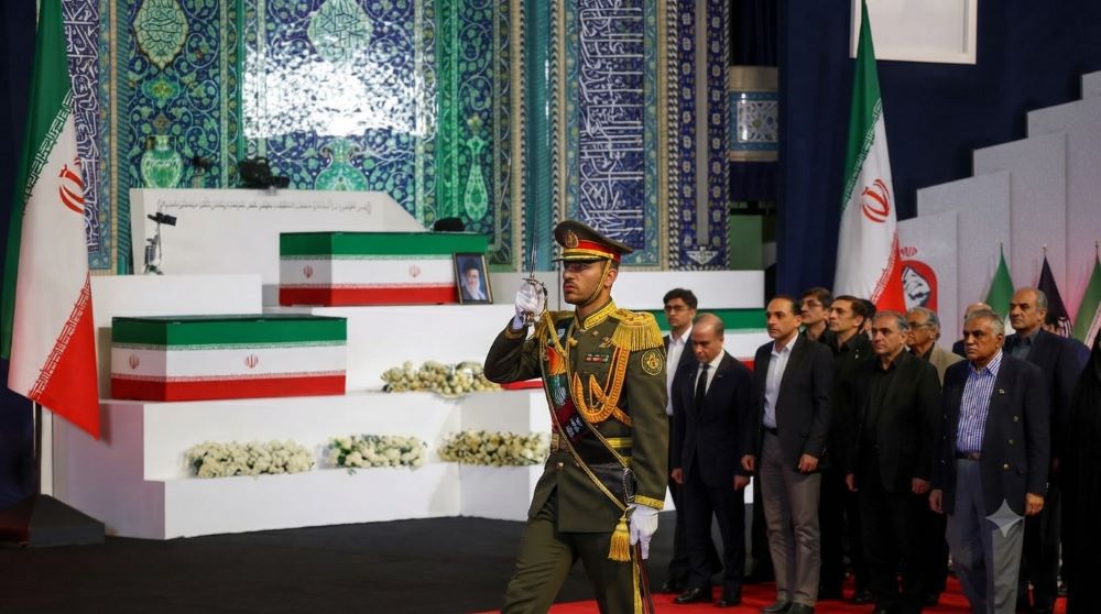 Linh cữu cố Lãnh tụ Tối cao Iran được quàn tại Tehran trước lễ quốc tang lịch sử, thu hút sự quan tâm của dư luận quốc tế