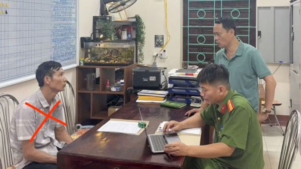 Bắt đối tượng đột nhập nhà dân, xâm hại cô gái khuyết tật ở Phú Thọ. Vụ việc gây phẫn nộ, đang được cơ quan công an điều tra.