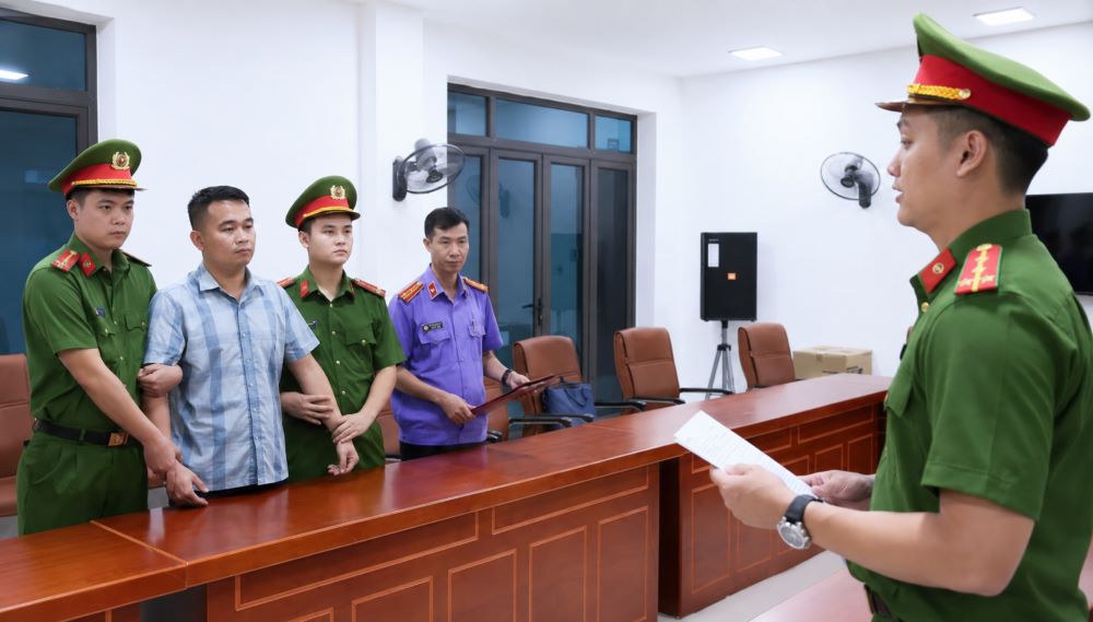 Giữ khẩn cấp giáo viên Nguyễn Hà Duy liên quan vụ 146 điểm 10 môn Toán tại Tuyên Quang, cơ quan công an đang tiếp tục điều tra.