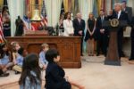 Trump chuyển 1.000 USD đầu tư chứng khoán cho mỗi trẻ sơ sinh Mỹ