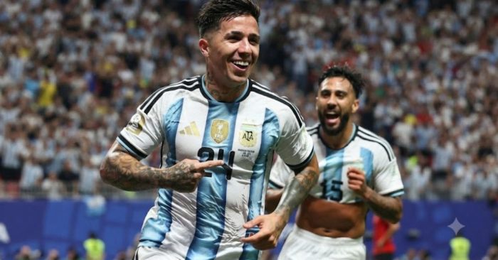 Tranh cãi nổ ra sau bàn thắng quyết định của Argentina vào lưới Ai Cập. Xem lại tình huống gây tranh cãi này ảnh hưởng thế nào đến kết quả trận đấu.